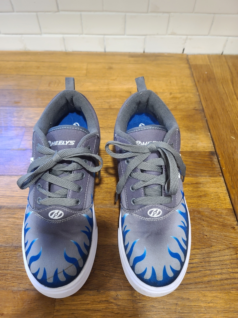 Boys HEELYS Size 7